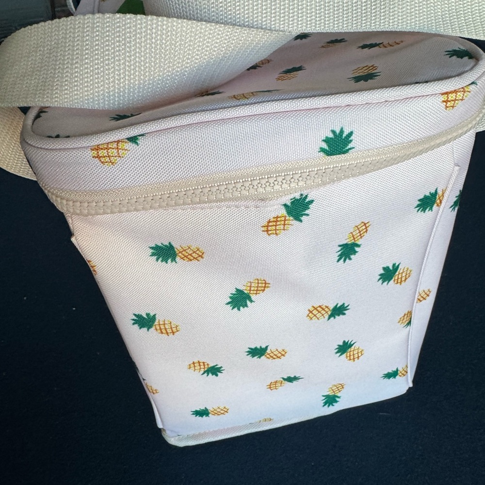 Kate Spade ♠️ pale pink insulated Tote with Pineapple Design🍍FUN & FUNCTIONAL 🍍 - Picture 3 of 11